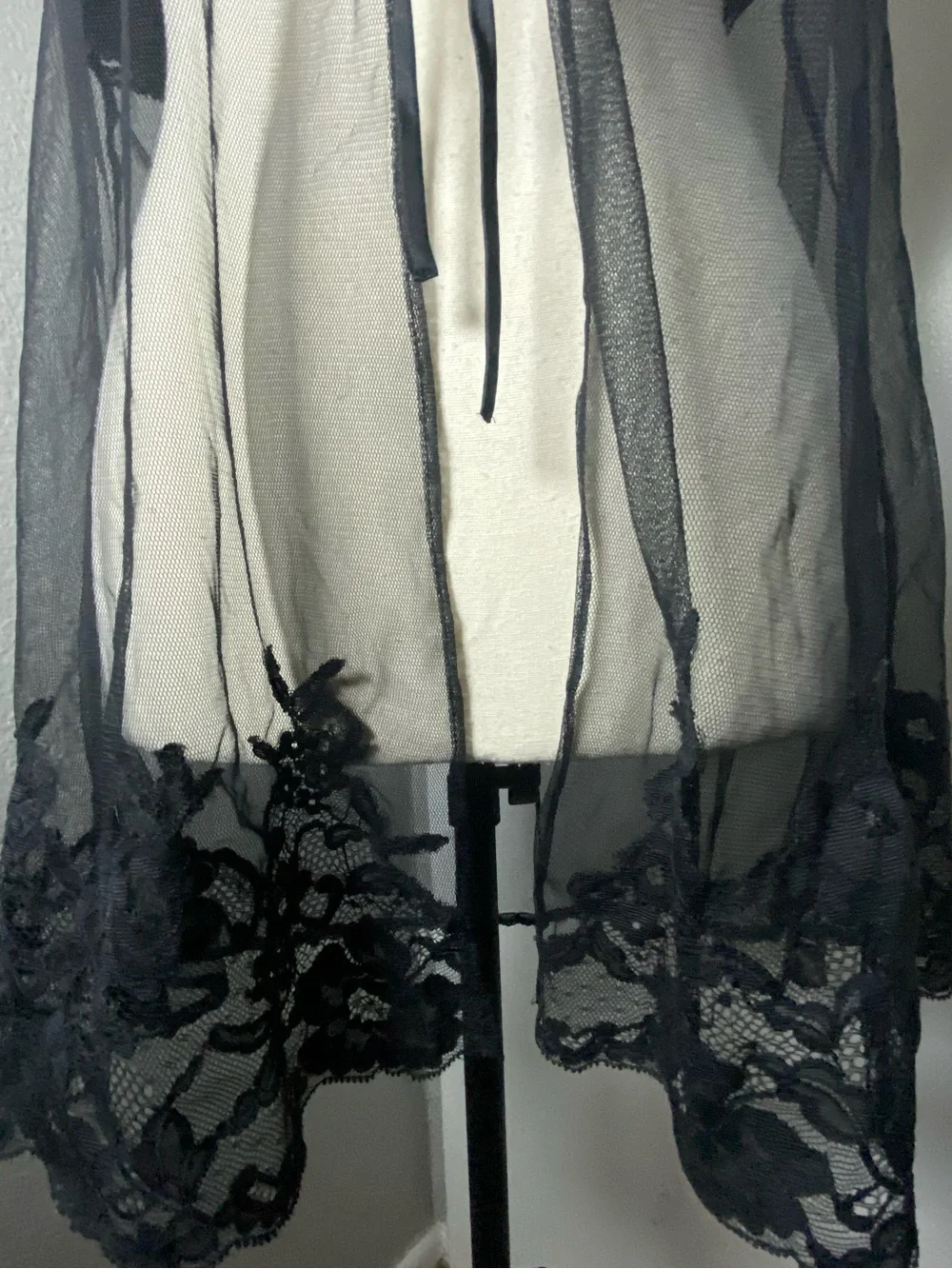 Y2K Victoria’s Secret Black Lace & SheerMesh Tie Open Front Chemise Size Large